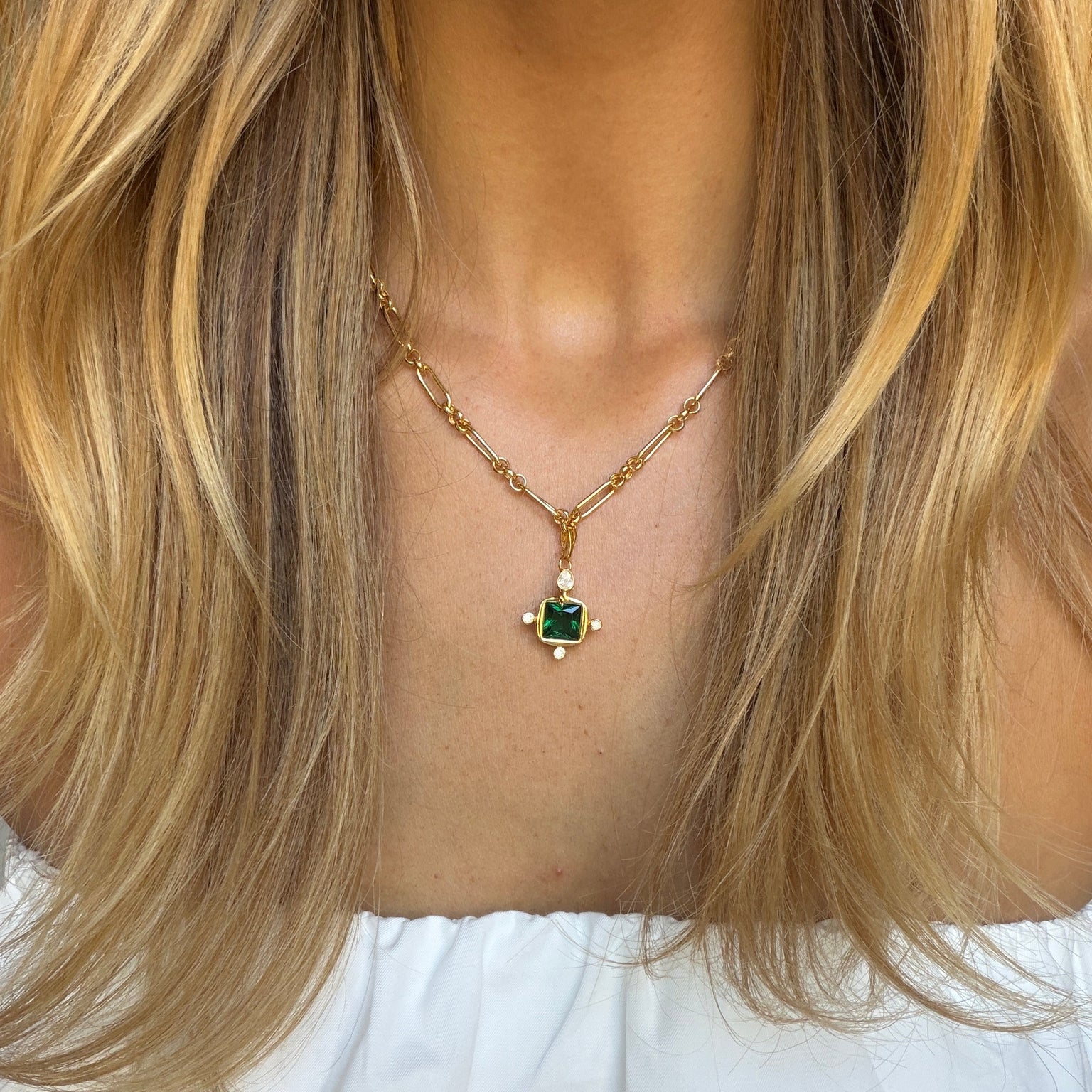 Vitalis Emerald Pendant
