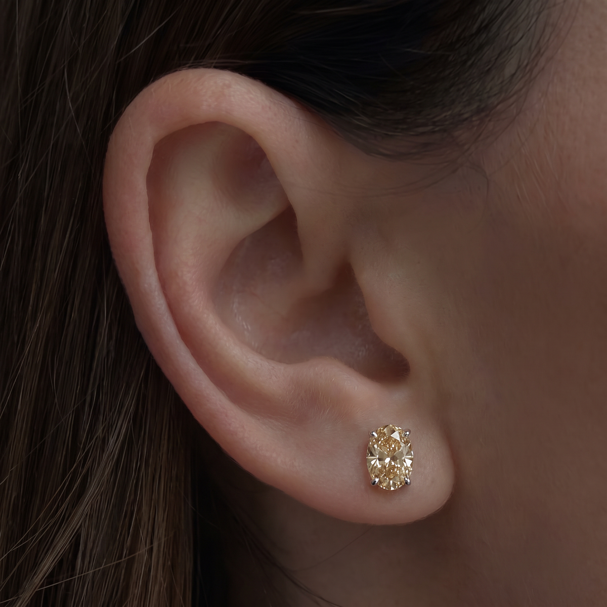 Luce Oval Stud 1 & 4 Carat